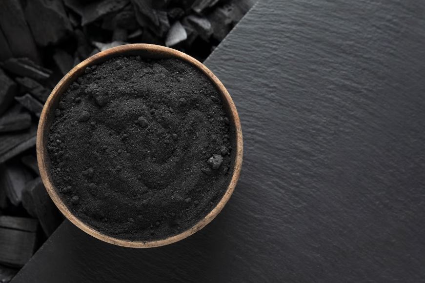 O negro de fumo é uma substância essencial na fabricação de pneus, conferindo-lhes resistência, durabilidade e capacidade de enfrentar diversas condições de estrada.