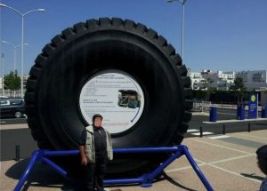 Pneus gigantes, feitos sob medida para enfrentar cargas monumentais em minerações, são verdadeiras maravilhas da engenharia.